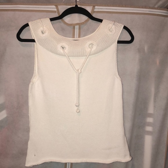 💞 Super Cute White Sleeveless Sweater💞 - Picture 2 of 3